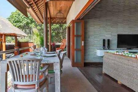 Villa Agung Lembongan Buitenkant foto