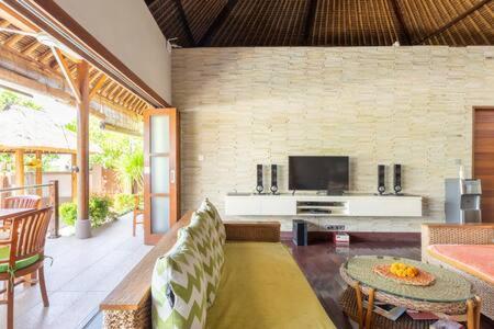 Villa Agung Lembongan Buitenkant foto